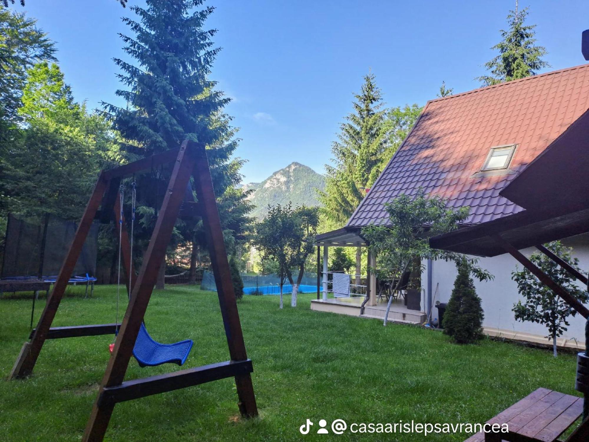 Casa Aris Lepsa Vrancea Hotel Exterior foto